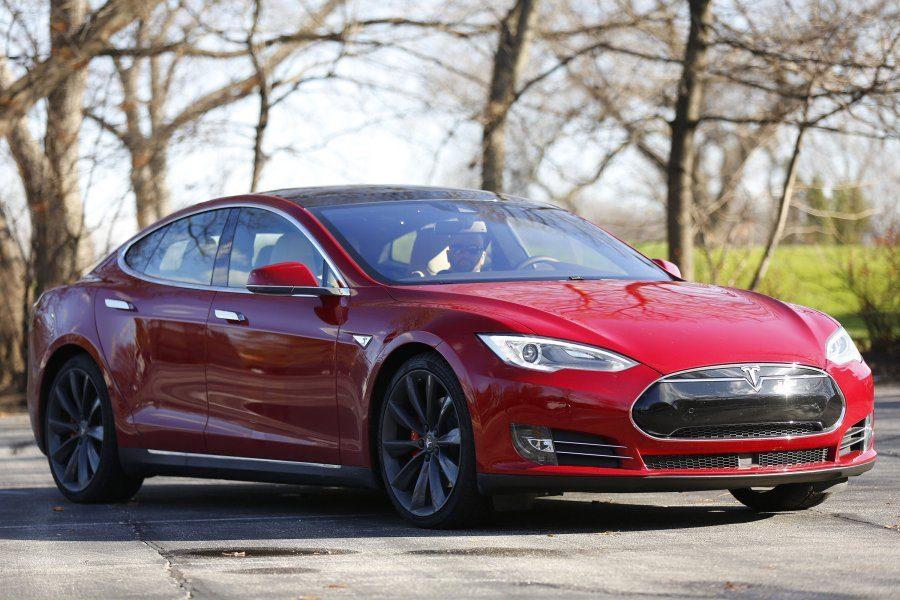 The Tesla Model S P90D. (Chris Walker/Chicago Tribune/TNS)

