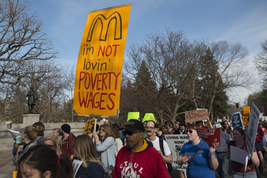 Fast+food+strike+and+protest+for+a+%2415%2Fhour+minimum+wage+at+the+University+of+Minnesota.+%28Fibonacci+Blue%29