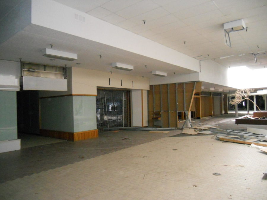 A dead mall, symbolizing the downfall of alfresco commerce
