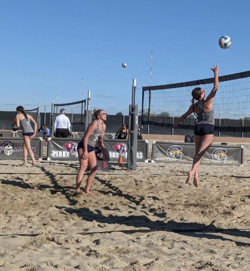 Senior Mackenzie Ransom and sophomore Isabella Blackwell play against sunnyslope at the start of the season. The team went on to sweep 5-0 with Avery and Jordan ranking 1st and Makenzie and Isa ranking 5th.