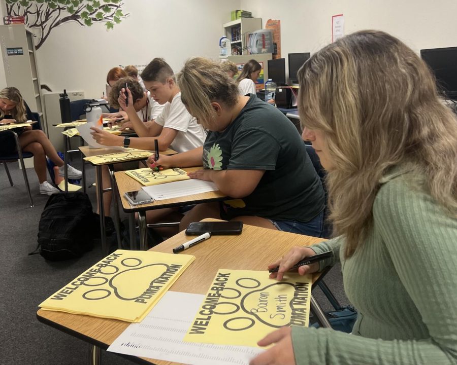 StuGo+prepares+signs+to+welcome+back+students+on+campus.+They+posted+the+signs+in+the+cafeteria+with+each+students+name+written+on+a+sheet+of+paper.+