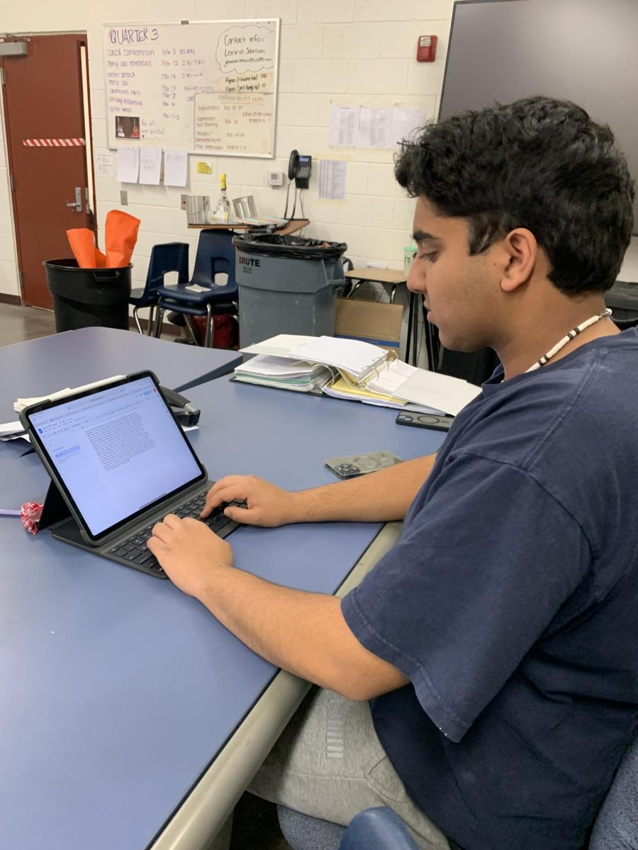 Senior Rishi Johari works on his application for the prestigious Flinn scholarship. Johari was one the finalists for the scholarship that recognizes exceptional academic achievements.
